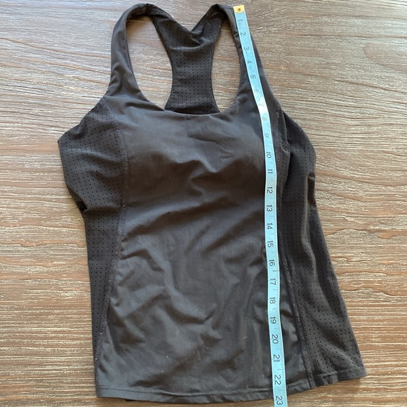 Trina Turk racer back style workout top in size small.  Built in cups. - Picture 11 of 11